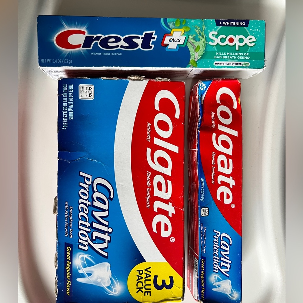 Colgate/Crest Toothpaste Pack - Picture 1 of 3